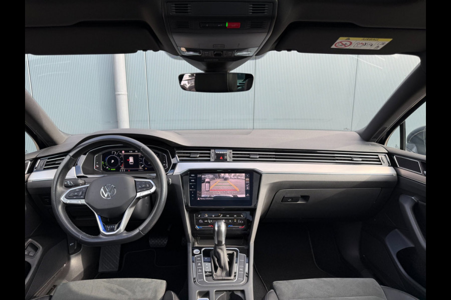 Volkswagen Passat Variant 1.4 TSI PHEV GTE * Panoramadak * Elek. Achterklep * Navigatiesysteem * 18 Inch Velgen *