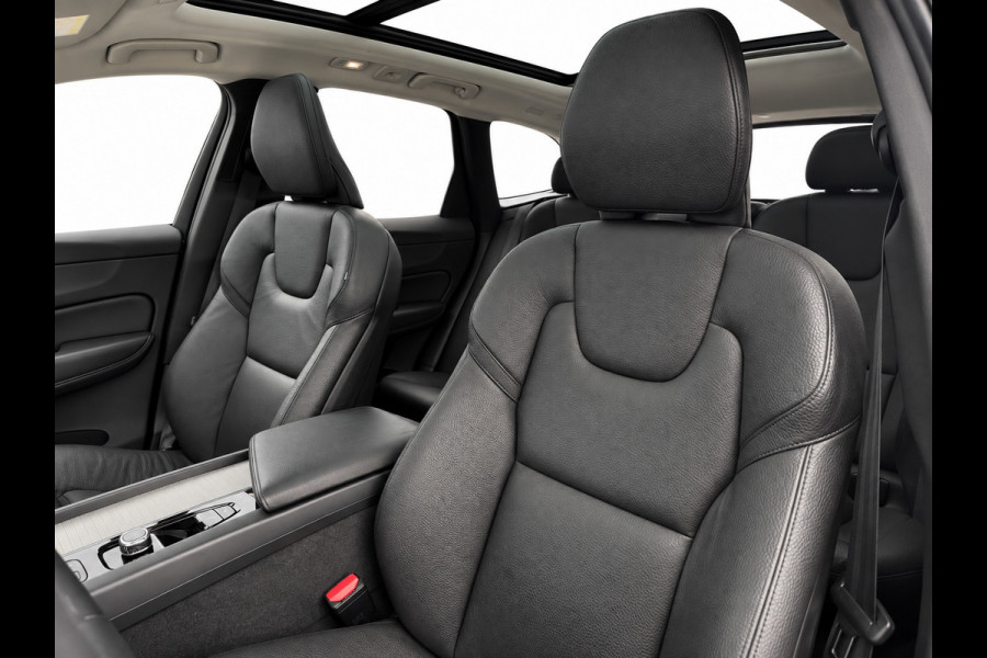 Volvo XC60 2.0 T6 Plug-in hybrid AWD Plus Bright | Pano | Trekhaak | Long Range | Elektrische stoelen | Denimblauw | Pilot Assist