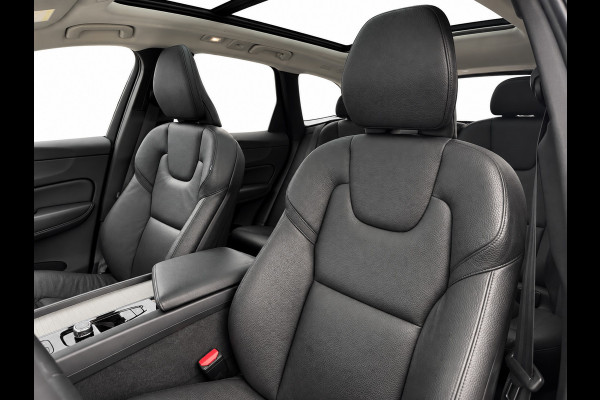 Volvo XC60 2.0 T6 Plug-in hybrid AWD Plus Bright | Pano | Trekhaak | Long Range | Elektrische stoelen | Denimblauw | Pilot Assist