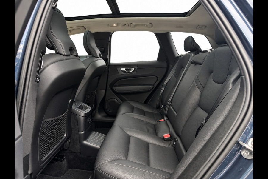 Volvo XC60 2.0 T6 Plug-in hybrid AWD Plus Bright | Pano | Trekhaak | Long Range | Elektrische stoelen | Denimblauw | Pilot Assist