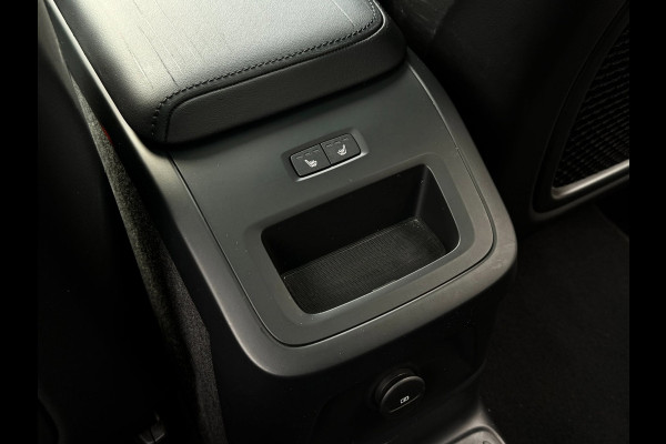 Volvo XC60 2.0 T6 Plug-in hybrid AWD Plus Bright | Pano | Trekhaak | Long Range | Elektrische stoelen | Denimblauw | Pilot Assist