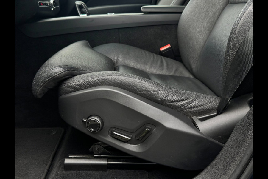 Volvo XC60 2.0 T6 Plug-in hybrid AWD Plus Bright | Pano | Trekhaak | Long Range | Elektrische stoelen | Denimblauw | Pilot Assist