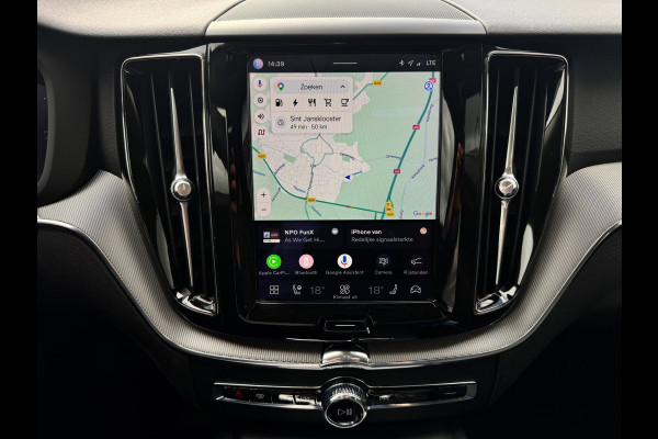 Volvo XC60 2.0 T6 Plug-in hybrid AWD Plus Bright | Pano | Trekhaak | Long Range | Elektrische stoelen | Denimblauw | Pilot Assist