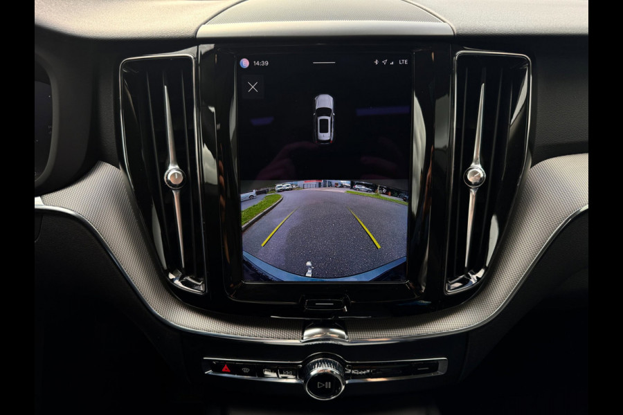 Volvo XC60 2.0 T6 Plug-in hybrid AWD Plus Bright | Pano | Trekhaak | Long Range | Elektrische stoelen | Denimblauw | Pilot Assist