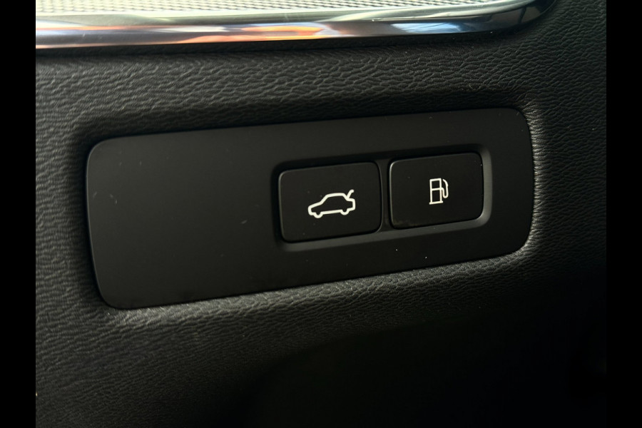Volvo XC60 2.0 T6 Plug-in hybrid AWD Plus Bright | Pano | Trekhaak | Long Range | Elektrische stoelen | Denimblauw | Pilot Assist