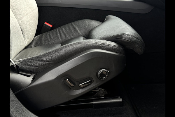 Volvo XC60 2.0 T6 Plug-in hybrid AWD Plus Bright | Pano | Trekhaak | Long Range | Elektrische stoelen | Denimblauw | Pilot Assist