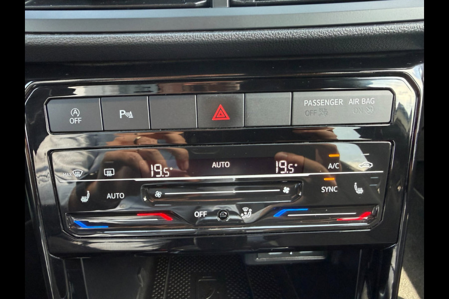 Volkswagen T-Cross 1.5 TSI DSG * R-Line * AUTOMAAT * Parkeercamera * Navigatiesysteem * Stoelverwarming *
