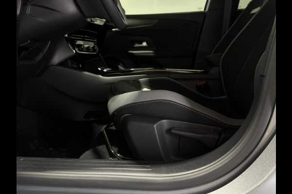 Opel Mokka-e GS Line 50-kWh 11kw bl. | ACC | Keyless | Stoelen & stuur verwarmd | Matrix Intellilux | Privacy