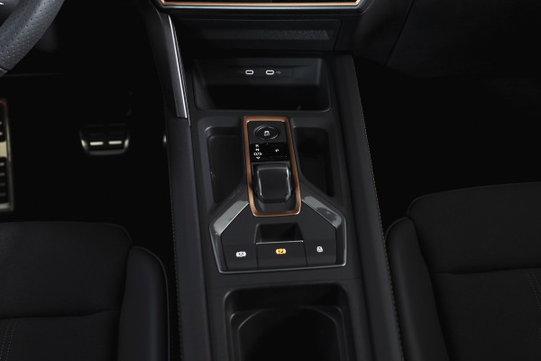 CUPRA Formentor 1.5 TSI e-Hybrid 204 PK Business | S/K-Panodak | Matrix Led | Elek Trekhaak | Dig. Cockpit | Adapt. Cruise | Stoel-+Stuurverw. | PDC | Camera | App. Connect | ECC | Elek. Klep | LM 19" | 7059