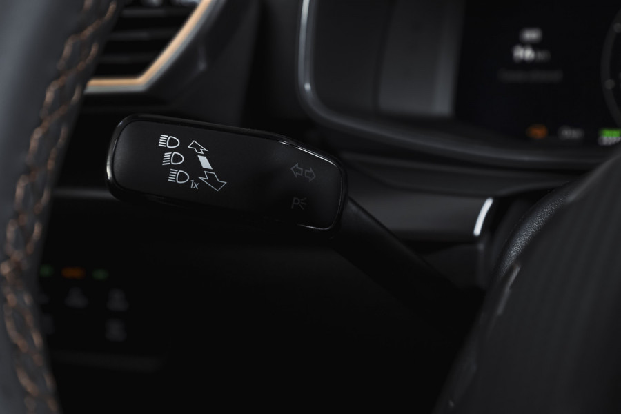 CUPRA Formentor 1.5 TSI e-Hybrid 204 PK Business | S/K-Panodak | Matrix Led | Elek Trekhaak | Dig. Cockpit | Adapt. Cruise | Stoel-+Stuurverw. | PDC | Camera | App. Connect | ECC | Elek. Klep | LM 19" | 7059