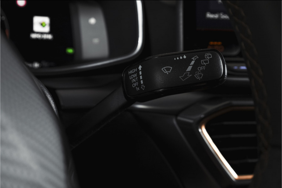 CUPRA Formentor 1.5 TSI e-Hybrid 204 PK Business | S/K-Panodak | Matrix Led | Elek Trekhaak | Dig. Cockpit | Adapt. Cruise | Stoel-+Stuurverw. | PDC | Camera | App. Connect | ECC | Elek. Klep | LM 19" | 7059