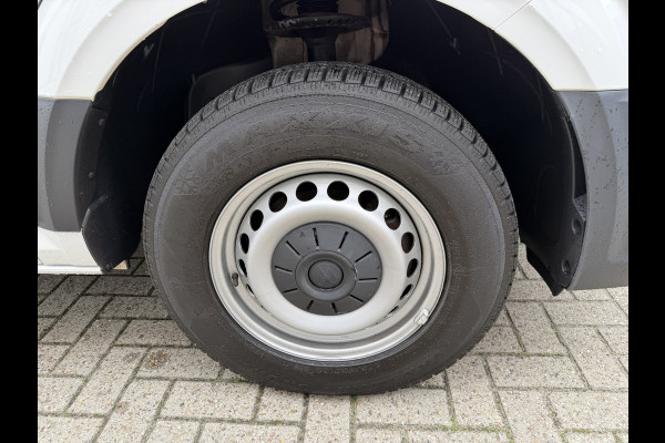 Volkswagen Crafter 35 2.0 TDI 140pk L4H3 ( voorheen L3H2 ) Comfortline / vaste prijs rijklaar € 19.950 ex btw / lease vanaf € 336 / euro 6 / bpm vrij / airco / 270 graden achterdeuren / achteruit rijcamera