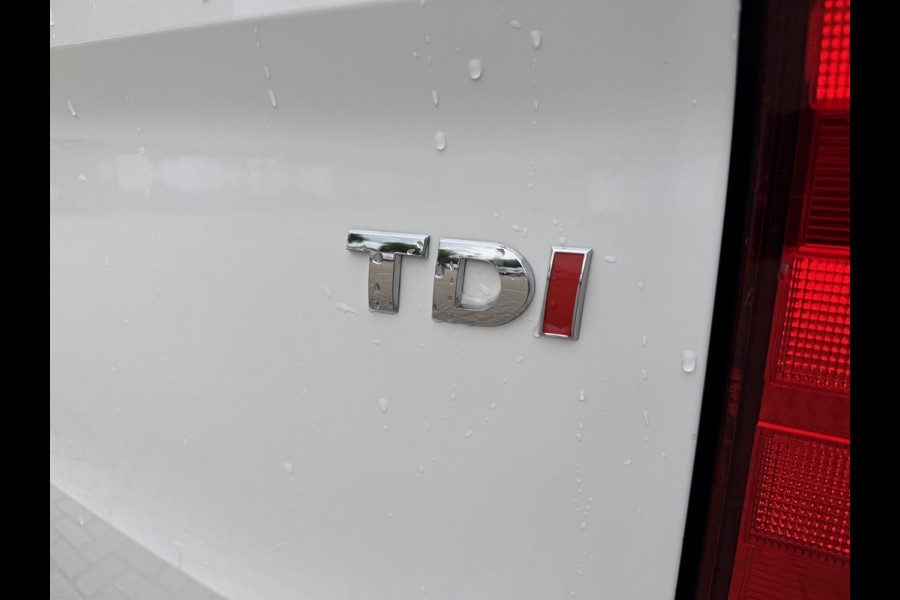 Volkswagen Crafter 35 2.0 TDI 140pk L4H3 ( voorheen L3H2 ) Comfortline / vaste prijs rijklaar € 19.950 ex btw / lease vanaf € 336 / euro 6 / bpm vrij / airco / 270 graden achterdeuren / achteruit rijcamera