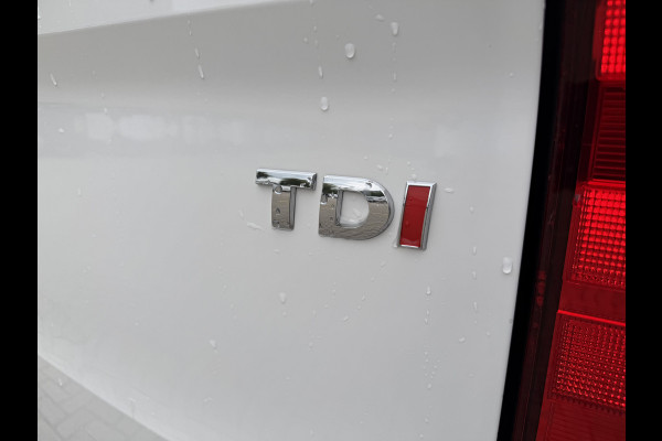 Volkswagen Crafter 35 2.0 TDI 140pk L4H3 ( voorheen L3H2 ) Comfortline / vaste prijs rijklaar € 19.950 ex btw / lease vanaf € 336 / euro 6 / bpm vrij / airco / 270 graden achterdeuren / achteruit rijcamera