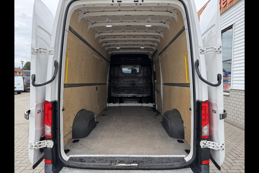 Volkswagen Crafter 35 2.0 TDI 140pk L4H3 ( voorheen L3H2 ) Comfortline / vaste prijs rijklaar € 19.950 ex btw / lease vanaf € 336 / euro 6 / bpm vrij / airco / 270 graden achterdeuren / achteruit rijcamera