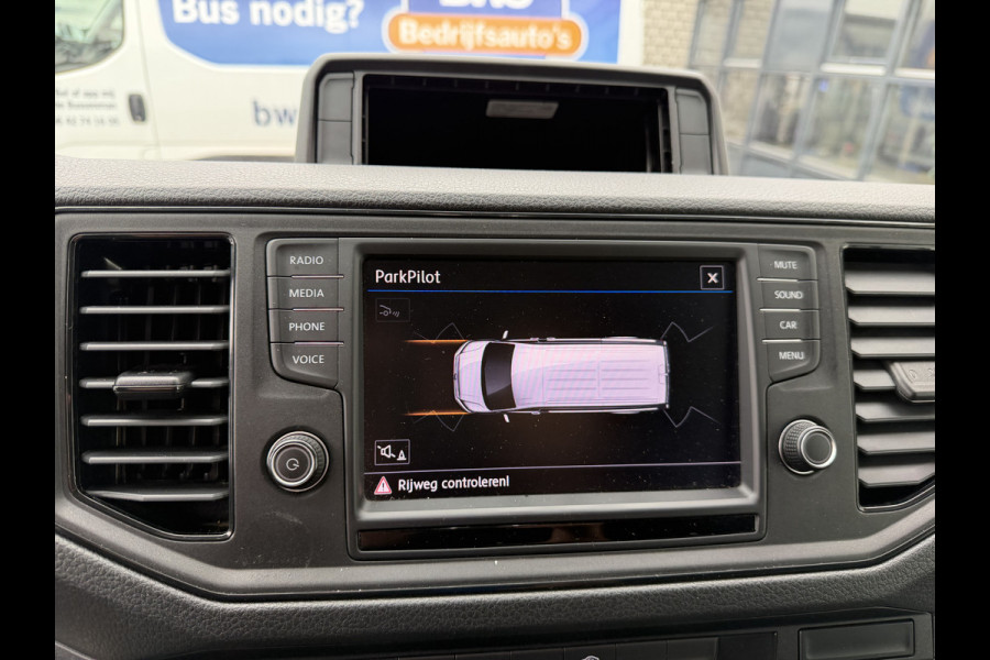 Volkswagen Crafter 35 2.0 TDI 140pk L4H3 ( voorheen L3H2 ) Comfortline / vaste prijs rijklaar € 19.950 ex btw / lease vanaf € 336 / euro 6 / bpm vrij / airco / 270 graden achterdeuren / achteruit rijcamera