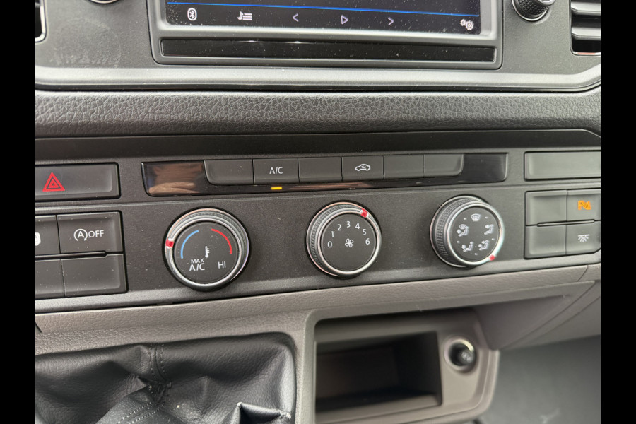 Volkswagen Crafter 35 2.0 TDI 140pk L4H3 ( voorheen L3H2 ) Comfortline / vaste prijs rijklaar € 19.950 ex btw / lease vanaf € 336 / euro 6 / bpm vrij / airco / 270 graden achterdeuren / achteruit rijcamera