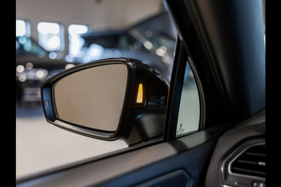 Volkswagen Tiguan Allspace 1.5 TSI 2x R-Line Blackstyle / 150pk / Panorama dak / Rondomzicht camera / Stoelverwarming / Leder /
