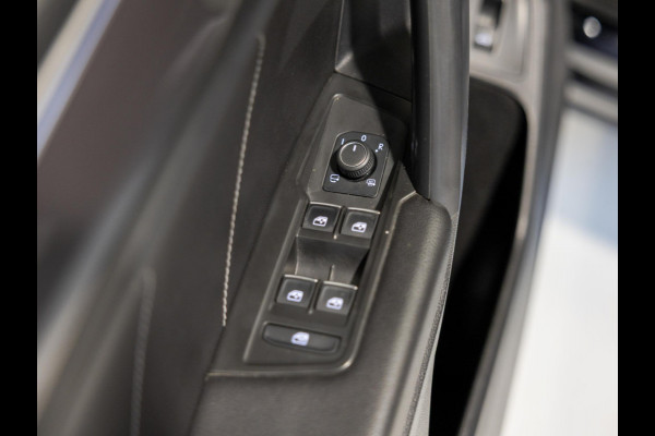 Volkswagen Tiguan Allspace 1.5 TSI 2x R-Line Blackstyle / 150pk / Panorama dak / Rondomzicht camera / Stoelverwarming / Leder /