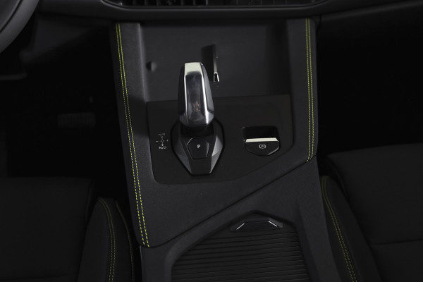 Lynk & Co 01 1.5 PHEV 276 PK Core | Dig. Cockpit | Adapt. Cruise | Stoelverw. | PDC | Camera | NAV + App. Connect | ECC | DAB | LM 19" | 4855