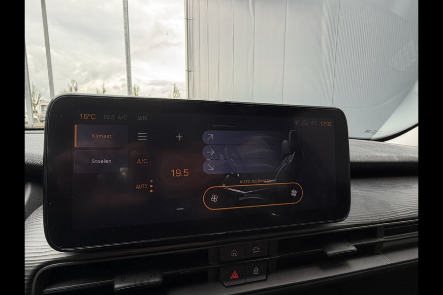 Jeep Avenger 1.2 Altitude | Winterpakket | Camera | Apple/Android CarPlay | JBL audio | Electrische kofferklep | Meer foto's volgen!