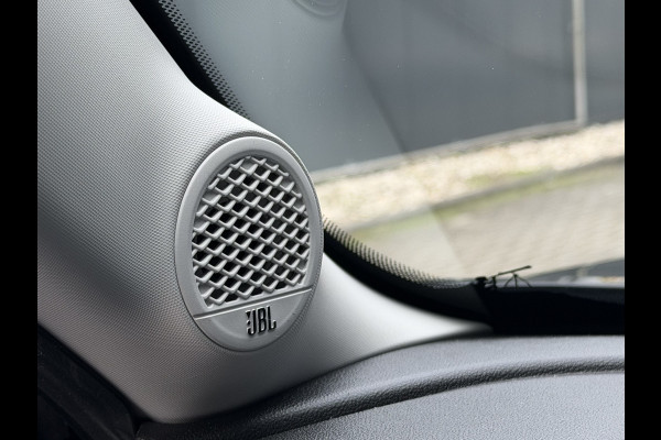Jeep Avenger 1.2 Altitude | Winterpakket | Camera | Apple/Android CarPlay | JBL audio | Electrische kofferklep | Meer foto's volgen!