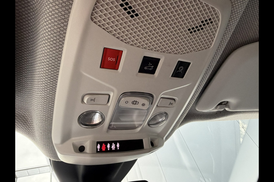 Jeep Avenger 1.2 Altitude | Winterpakket | Camera | Apple/Android CarPlay | JBL audio | Electrische kofferklep | Meer foto's volgen!
