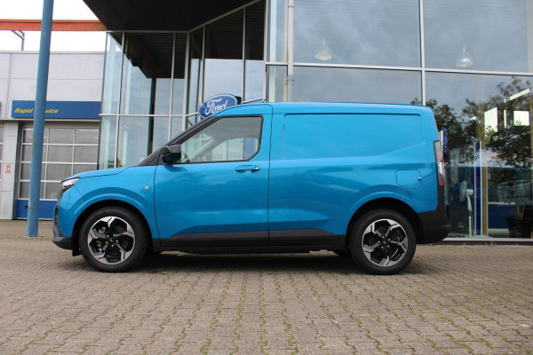 Ford E-Transit Courier Limited 44 kWh 136pk | DEMO | Trekhaak | Driver Assistance Pack met Navigatie | Led laadruimte verlichting | Laadvloerbescherming Rubber