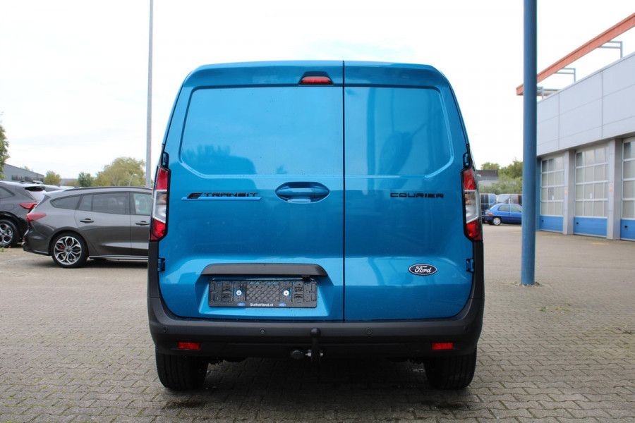 Ford E-Transit Courier Limited 44 kWh 136pk | DEMO | Trekhaak | Driver Assistance Pack met Navigatie | Led laadruimte verlichting | Laadvloerbescherming Rubber