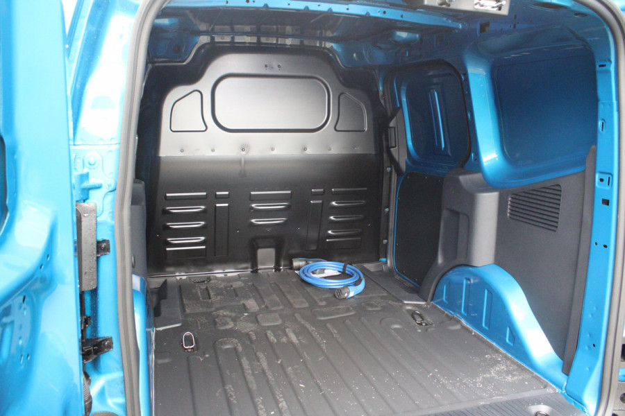 Ford E-Transit Courier Limited 44 kWh 136pk | DEMO | Trekhaak | Driver Assistance Pack met Navigatie | Led laadruimte verlichting | Laadvloerbescherming Rubber