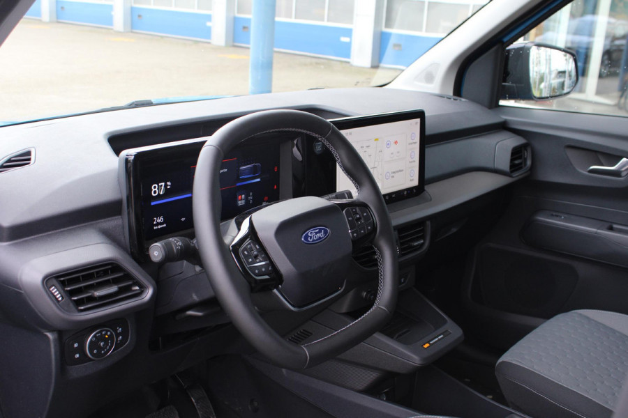 Ford E-Transit Courier Limited 44 kWh 136pk | DEMO | Trekhaak | Driver Assistance Pack met Navigatie | Led laadruimte verlichting | Laadvloerbescherming Rubber