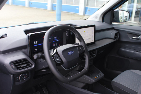 Ford E-Transit Courier Limited 44 kWh 136pk | DEMO | Trekhaak | Driver Assistance Pack met Navigatie | Led laadruimte verlichting | Laadvloerbescherming Rubber