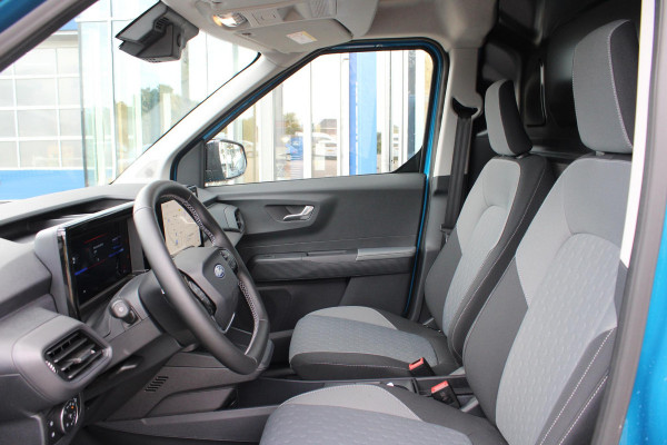 Ford E-Transit Courier Limited 44 kWh 136pk | DEMO | Trekhaak | Driver Assistance Pack met Navigatie | Led laadruimte verlichting | Laadvloerbescherming Rubber