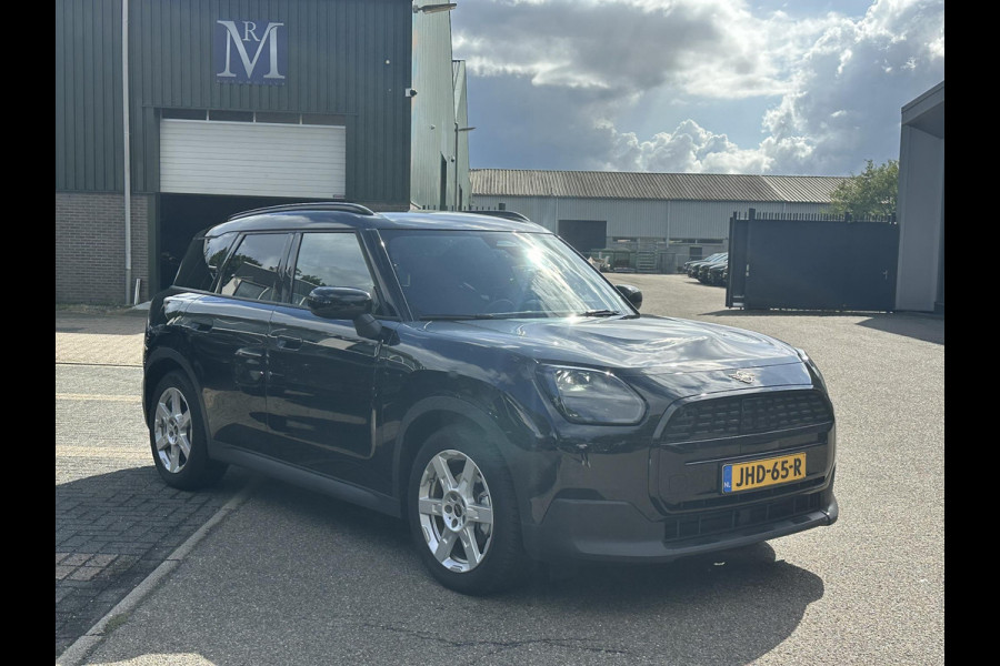 MINI Countryman E Blackyard 66.5 kWh SOH 100% | VAN: € 37.900,- VOOR: € 35.877,- UW HERFSTVOORDEEL: € 2.023,- | HEAD UP DISPAY | ACHTERUIT RIJ CAMERA | STOELVERWARMING | FABRIEKS GARANTIE 10-2028