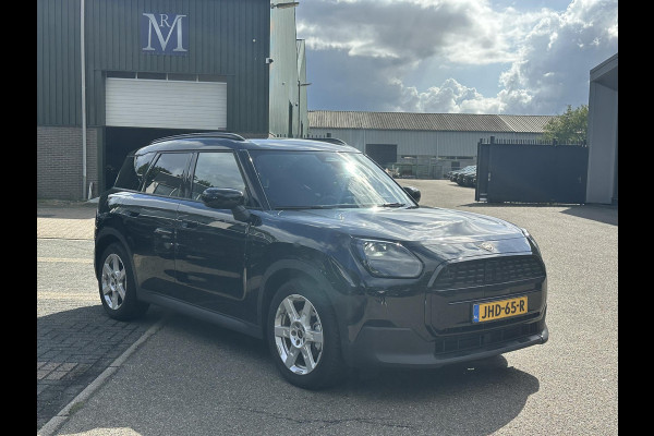 MINI Countryman E Blackyard 66.5 kWh SOH 100% | VAN: € 37.900,- VOOR: € 35.877,- UW HERFSTVOORDEEL: € 2.023,- | HEAD UP DISPAY | ACHTERUIT RIJ CAMERA | STOELVERWARMING | FABRIEKS GARANTIE 10-2028