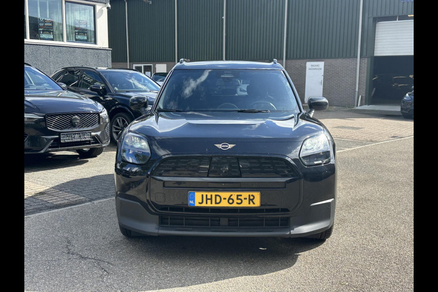 MINI Countryman E Blackyard 66.5 kWh SOH 100% | VAN: € 37.900,- VOOR: € 35.877,- UW HERFSTVOORDEEL: € 2.023,- | HEAD UP DISPAY | ACHTERUIT RIJ CAMERA | STOELVERWARMING | FABRIEKS GARANTIE 10-2028