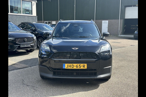 MINI Countryman E Blackyard 66.5 kWh SOH 100% | VAN: € 37.900,- VOOR: € 35.877,- UW HERFSTVOORDEEL: € 2.023,- | HEAD UP DISPAY | ACHTERUIT RIJ CAMERA | STOELVERWARMING | FABRIEKS GARANTIE 10-2028