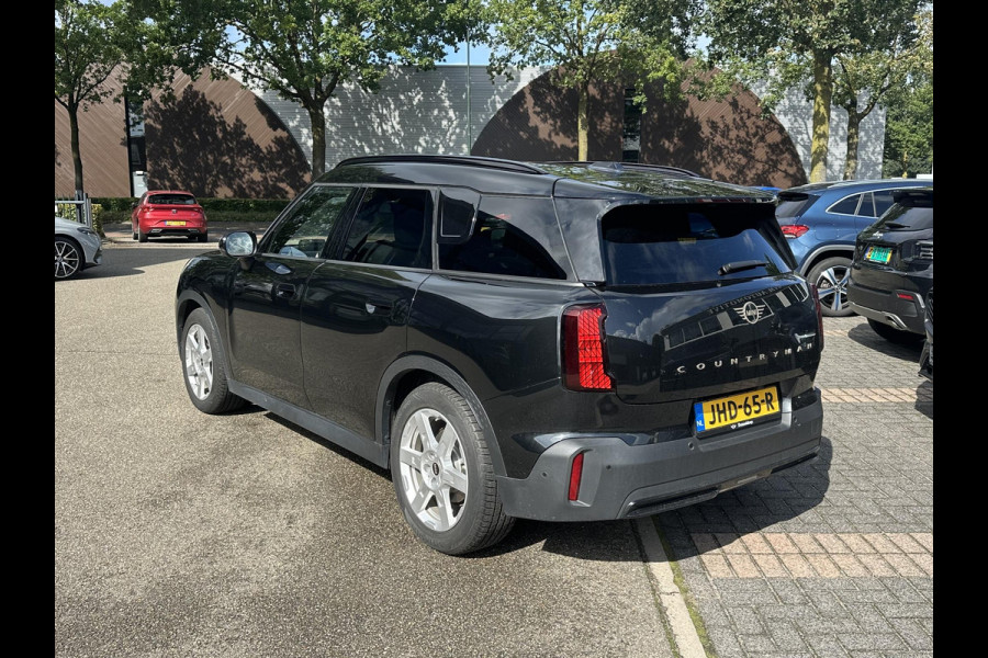 MINI Countryman E Blackyard 66.5 kWh SOH 100% | VAN: € 37.900,- VOOR: € 35.877,- UW HERFSTVOORDEEL: € 2.023,- | HEAD UP DISPAY | ACHTERUIT RIJ CAMERA | STOELVERWARMING | FABRIEKS GARANTIE 10-2028