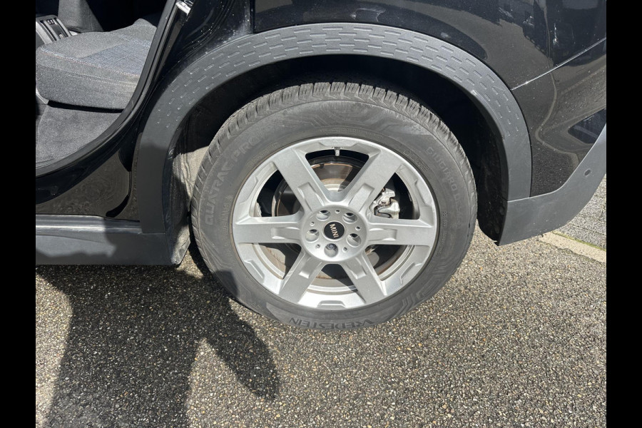 MINI Countryman E Blackyard 66.5 kWh SOH 100% | VAN: € 37.900,- VOOR: € 35.877,- UW HERFSTVOORDEEL: € 2.023,- | HEAD UP DISPAY | ACHTERUIT RIJ CAMERA | STOELVERWARMING | FABRIEKS GARANTIE 10-2028