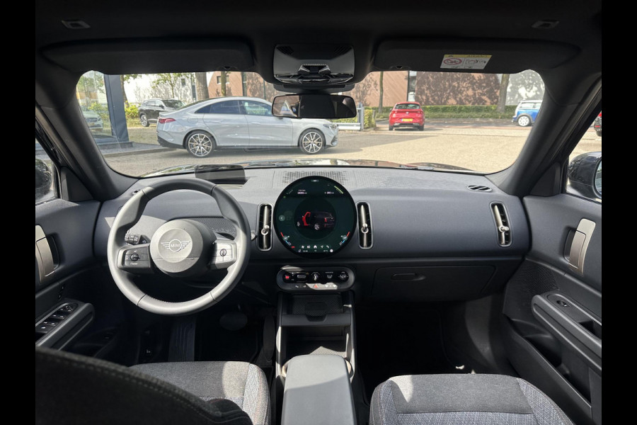 MINI Countryman E Blackyard 66.5 kWh SOH 100% | VAN: € 37.900,- VOOR: € 35.877,- UW HERFSTVOORDEEL: € 2.023,- | HEAD UP DISPAY | ACHTERUIT RIJ CAMERA | STOELVERWARMING | FABRIEKS GARANTIE 10-2028