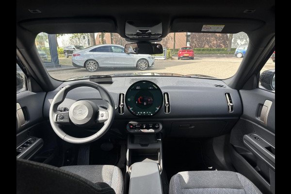 MINI Countryman E Blackyard 66.5 kWh SOH 100% | VAN: € 37.900,- VOOR: € 35.877,- UW HERFSTVOORDEEL: € 2.023,- | HEAD UP DISPAY | ACHTERUIT RIJ CAMERA | STOELVERWARMING | FABRIEKS GARANTIE 10-2028