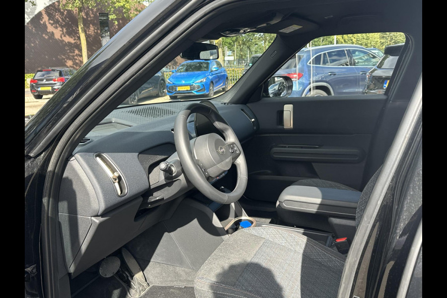 MINI Countryman E Blackyard 66.5 kWh SOH 100% | VAN: € 37.900,- VOOR: € 35.877,- UW HERFSTVOORDEEL: € 2.023,- | HEAD UP DISPAY | ACHTERUIT RIJ CAMERA | STOELVERWARMING | FABRIEKS GARANTIE 10-2028
