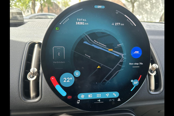 MINI Countryman E Blackyard 66.5 kWh SOH 100% | VAN: € 37.900,- VOOR: € 35.877,- UW HERFSTVOORDEEL: € 2.023,- | HEAD UP DISPAY | ACHTERUIT RIJ CAMERA | STOELVERWARMING | FABRIEKS GARANTIE 10-2028