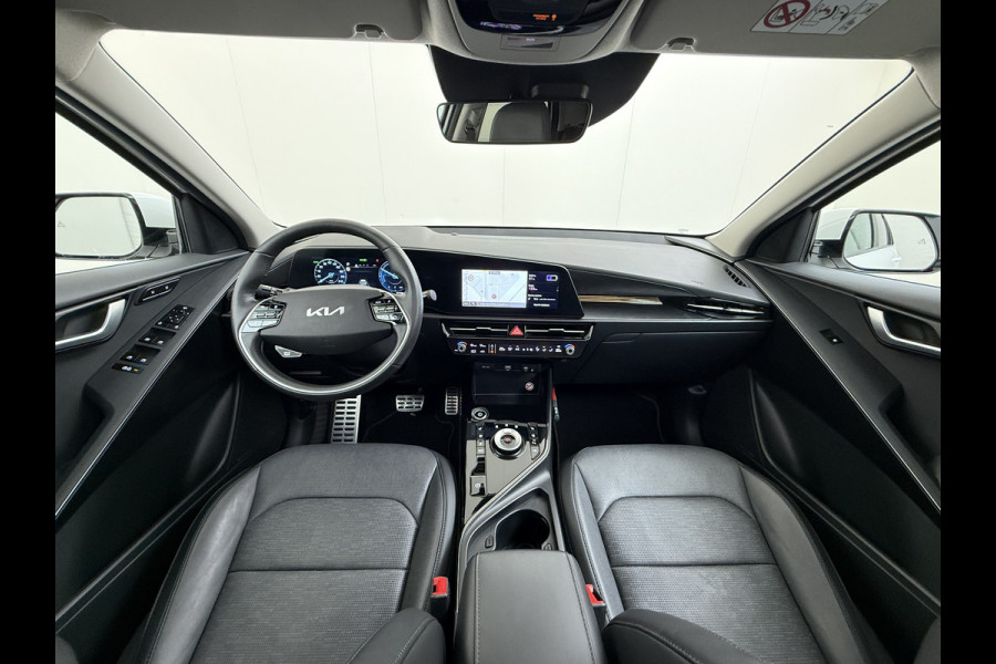 Kia Niro EV ExecutiveLine 204PK 64.8kWh Adap.Cruise Head-Up Stoelverwarming+Ventilatie Camera Schuif-/Kanteldak Apple Carplay Android Auto E SOH 100% Elek.Stoelen Memory Privacy Glas DAB Elek.Achterklep Lmv 17" 1e Eigenaar Dealeronderhouden Origineel Nederlandse Auto