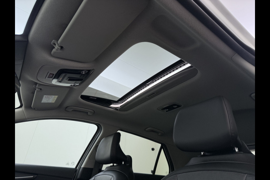 Kia Niro EV ExecutiveLine 204PK 64.8kWh Adap.Cruise Head-Up Stoelverwarming+Ventilatie Camera Schuif-/Kanteldak Apple Carplay Android Auto E SOH 100% Elek.Stoelen Memory Privacy Glas DAB Elek.Achterklep Lmv 17" 1e Eigenaar Dealeronderhouden Origineel Nederlandse Auto