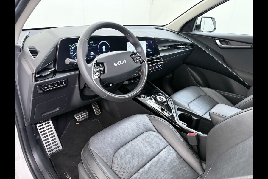 Kia Niro EV ExecutiveLine 204PK 64.8kWh Adap.Cruise Head-Up Stoelverwarming+Ventilatie Camera Schuif-/Kanteldak Apple Carplay Android Auto E SOH 100% Elek.Stoelen Memory Privacy Glas DAB Elek.Achterklep Lmv 17" 1e Eigenaar Dealeronderhouden Origineel Nederlandse Auto