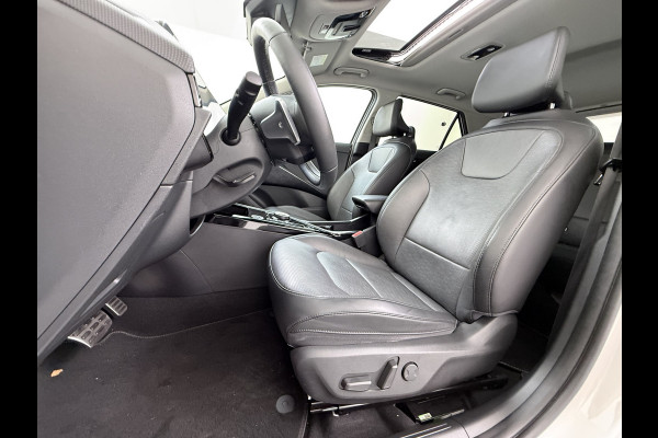 Kia Niro EV ExecutiveLine 204PK 64.8kWh Adap.Cruise Head-Up Stoelverwarming+Ventilatie Camera Schuif-/Kanteldak Apple Carplay Android Auto E SOH 100% Elek.Stoelen Memory Privacy Glas DAB Elek.Achterklep Lmv 17" 1e Eigenaar Dealeronderhouden Origineel Nederlandse Auto