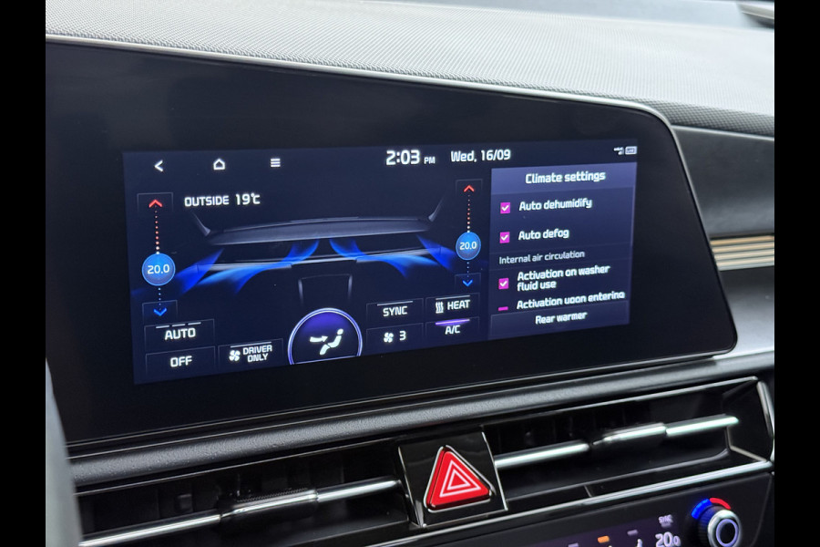 Kia Niro EV ExecutiveLine 204PK 64.8kWh Adap.Cruise Head-Up Stoelverwarming+Ventilatie Camera Schuif-/Kanteldak Apple Carplay Android Auto E SOH 100% Elek.Stoelen Memory Privacy Glas DAB Elek.Achterklep Lmv 17" 1e Eigenaar Dealeronderhouden Origineel Nederlandse Auto
