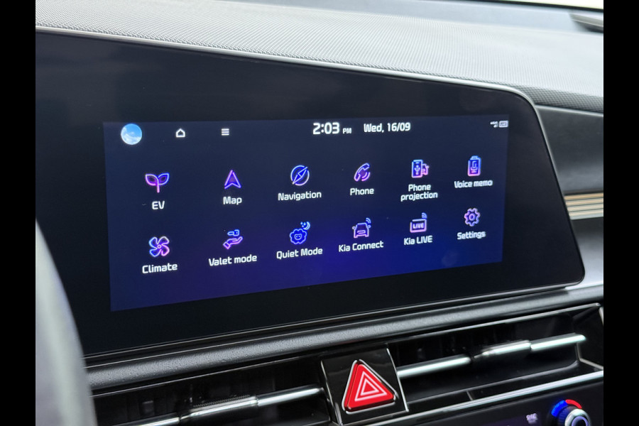 Kia Niro EV ExecutiveLine 204PK 64.8kWh Adap.Cruise Head-Up Stoelverwarming+Ventilatie Camera Schuif-/Kanteldak Apple Carplay Android Auto E SOH 100% Elek.Stoelen Memory Privacy Glas DAB Elek.Achterklep Lmv 17" 1e Eigenaar Dealeronderhouden Origineel Nederlandse Auto