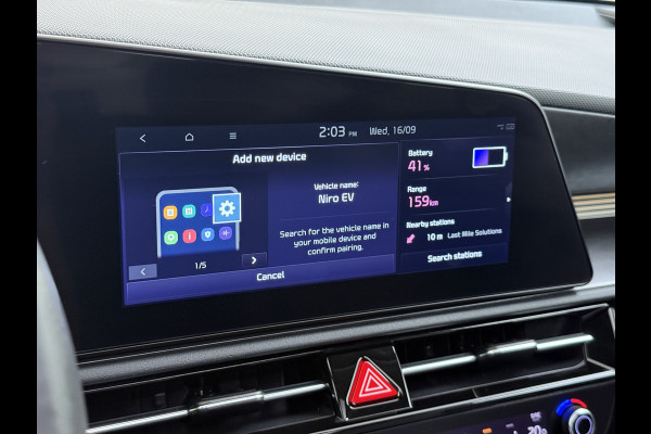 Kia Niro EV ExecutiveLine 204PK 64.8kWh Adap.Cruise Head-Up Stoelverwarming+Ventilatie Camera Schuif-/Kanteldak Apple Carplay Android Auto E SOH 100% Elek.Stoelen Memory Privacy Glas DAB Elek.Achterklep Lmv 17" 1e Eigenaar Dealeronderhouden Origineel Nederlandse Auto